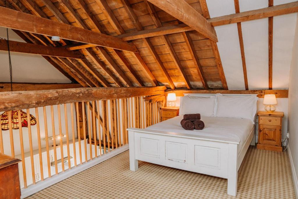 Creeksea Place Barns 伯纳姆克劳奇 外观 照片